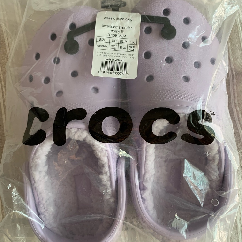 Crocs classic lined clog, Lavender size W 6 shoe